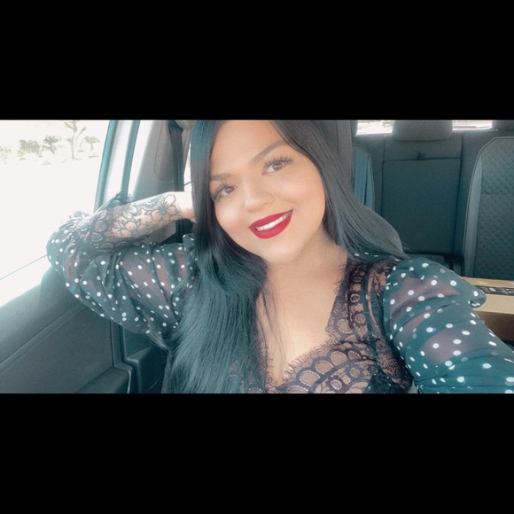 Meet your Posher, Adriana - Picture 4 of 5